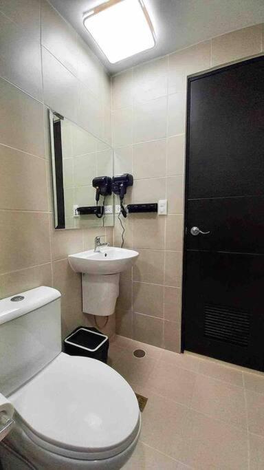 1Br With Extra Room At One Regis- Megaworld Баколод Экстерьер фото